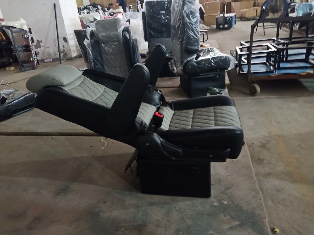 Φαρμακευτική τιμή Custom Luxury Leather Sprinter Van Seats Για Βαν Αυτοκινητοβιομηχανικές λιμουζίνες